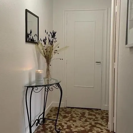 A Moulins: Confort Avec Balcon, Draps Et Linge Inclus - Fr-1-489-398 * Moulins (Allier)