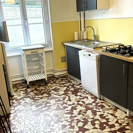 A Moulins: Confort Avec Balcon, Draps Et Linge Inclus - Fr-1-489-398 Apartment *