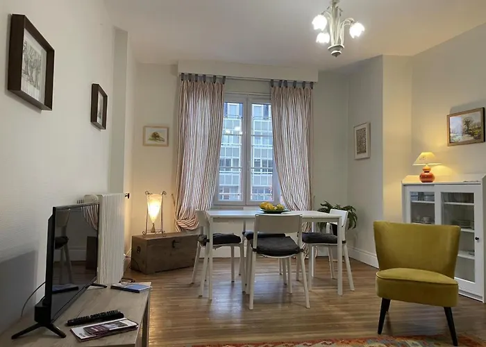 A Moulins: Confort Avec Balcon, Draps Et Linge Inclus - Fr-1-489-398 Apartment *