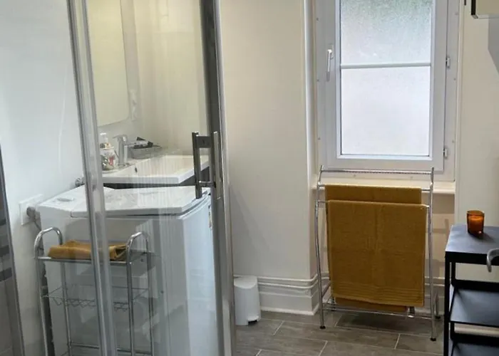 A Moulins: Confort Avec Balcon, Draps Et Linge Inclus - Fr-1-489-398