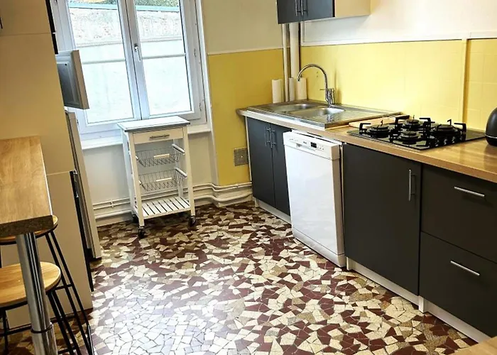 A Moulins: Confort Avec Balcon, Draps Et Linge Inclus - Fr-1-489-398 Apartment *